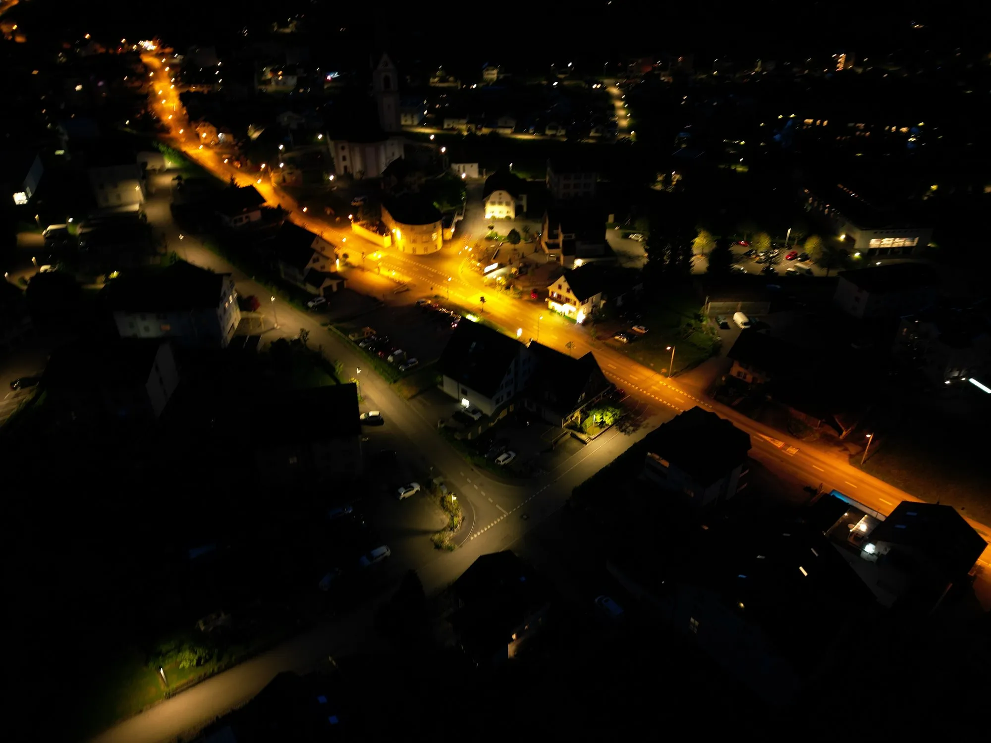 Pfaffnau bei Nacht, die Strassenzüge als Lichterketten
